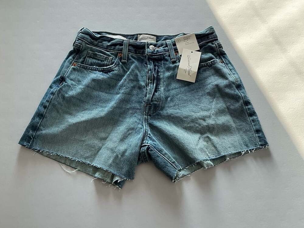 Universal Thread 90s Baggy Shorts Mid Rise Relaxed Hip & Leg Size 6